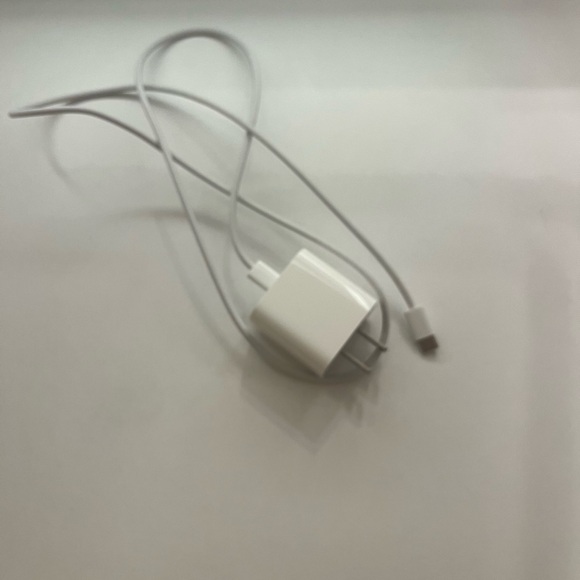 Apple AirPods Pro (2nd Generation) wireless earbuds with 3ft charger - Picture 8 of 9